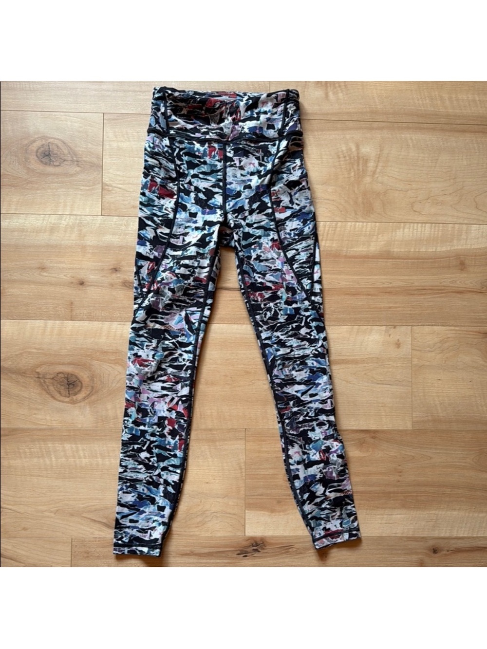 🍋Lululemon Break Free Tight, Size 4